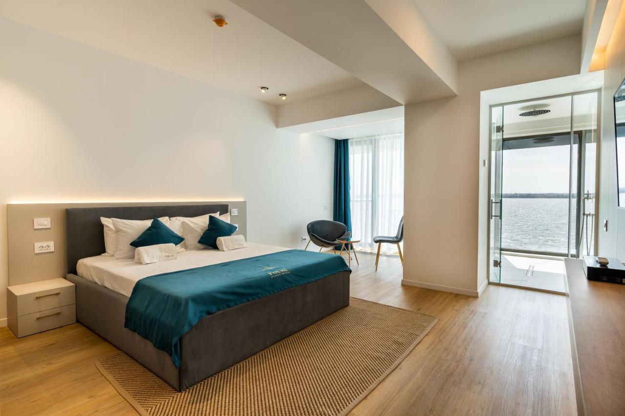 Poeme Retreat Mamaia